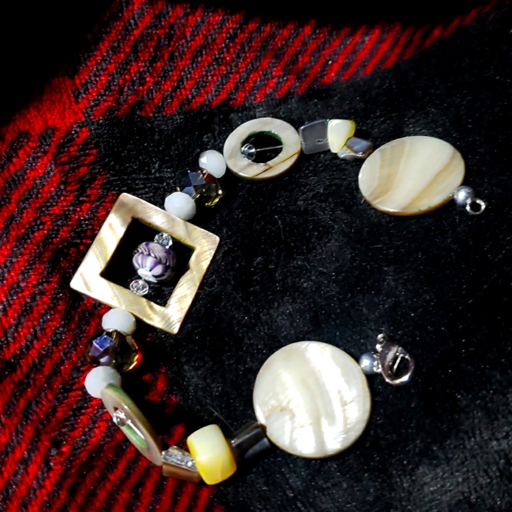 Seashell and crystal bracelet